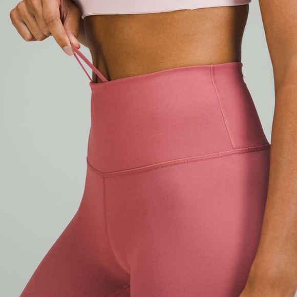 Lululemon Wunder Train High-Rise Tight 28"
Brier Rose SZ 6 NWT! - Picture 4 of 6